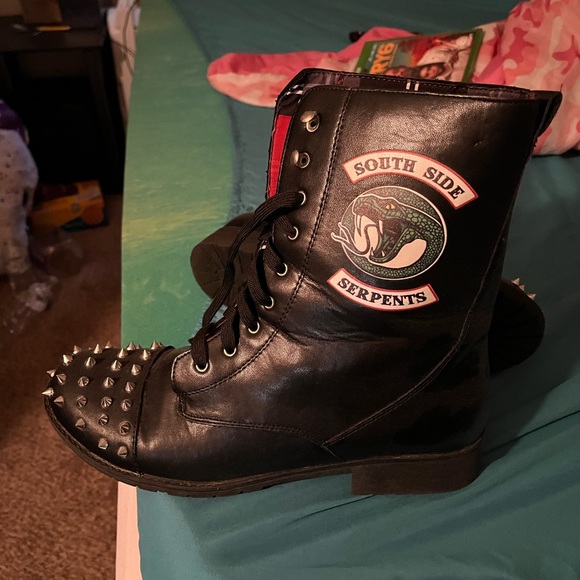 Riverdale southside serpents spike toe boots - Picture 5 of 5